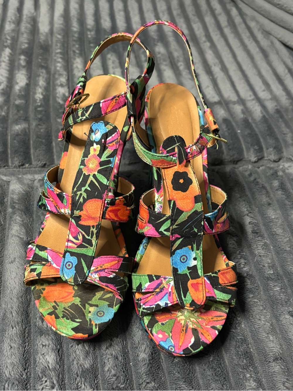 Charlotte Russe Multicolor Floral Wedge Sandals - Picture 4 of 5